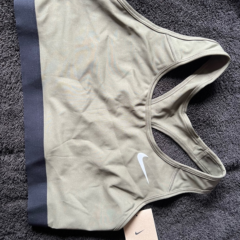 The Nike Dri-FIT Swoosh Sports Bra - Picture 6 of 7